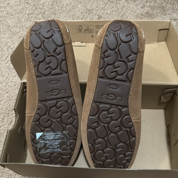 UGG new slippers - Picture 4 of 5